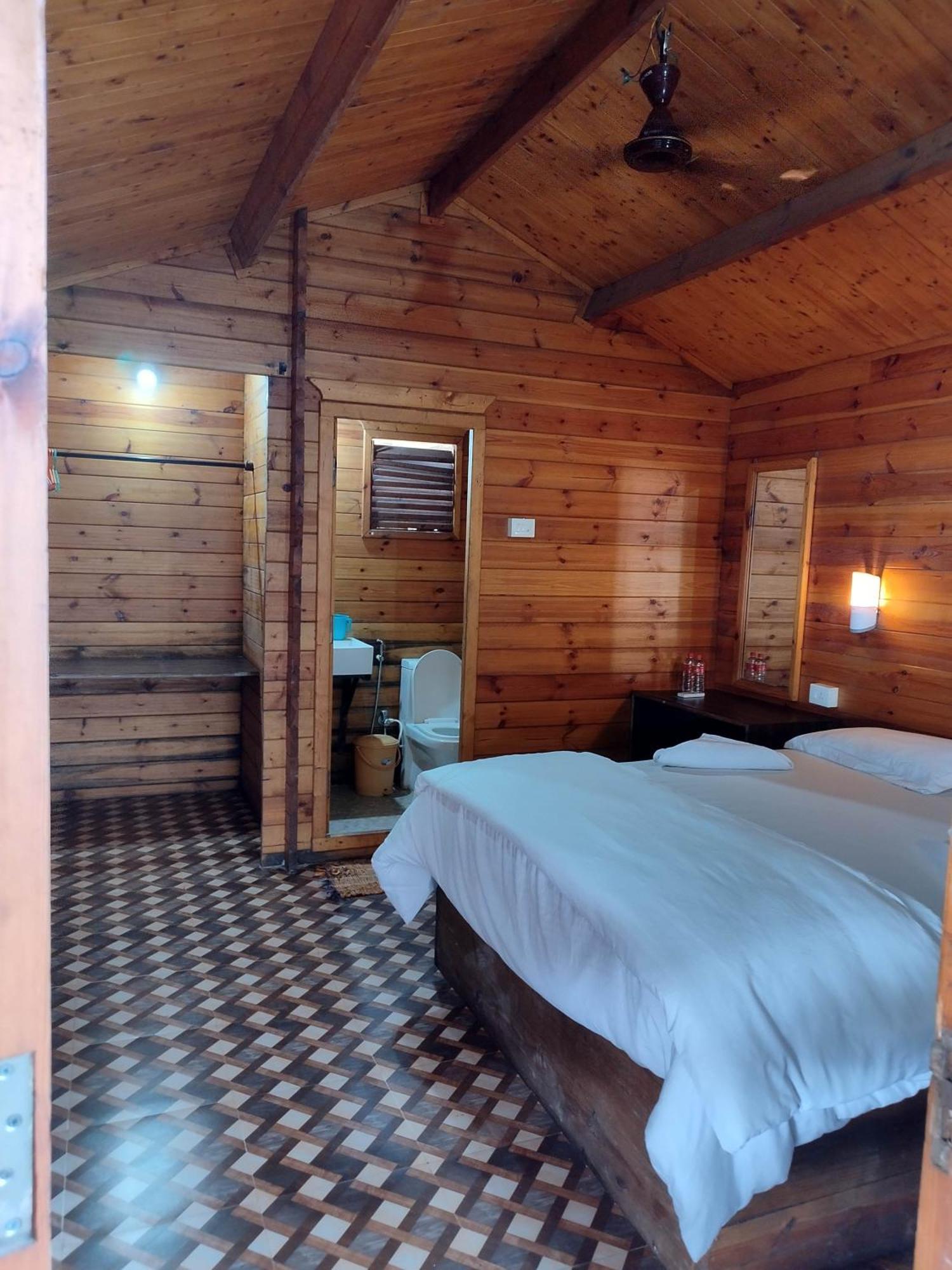ราวนด์คิวบ์ แพตเนม Hotel Patnem Beach ภายนอก รูปภาพ