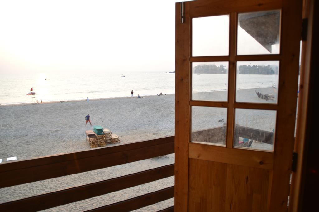 ราวนด์คิวบ์ แพตเนม Hotel Patnem Beach ภายนอก รูปภาพ