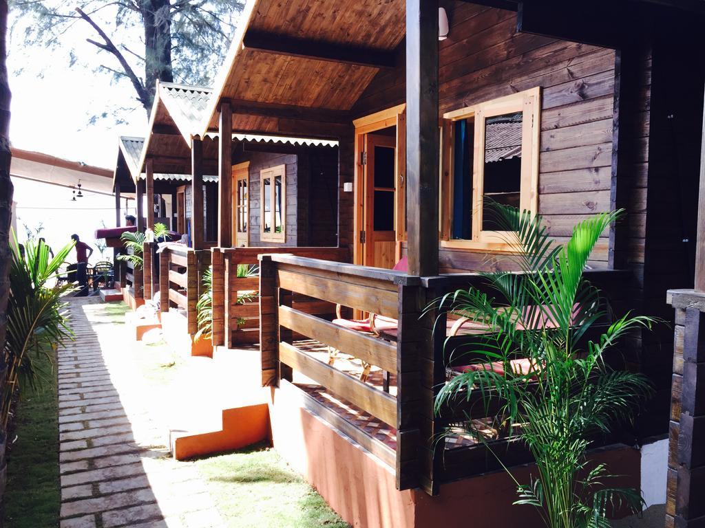 ราวนด์คิวบ์ แพตเนม Hotel Patnem Beach ภายนอก รูปภาพ