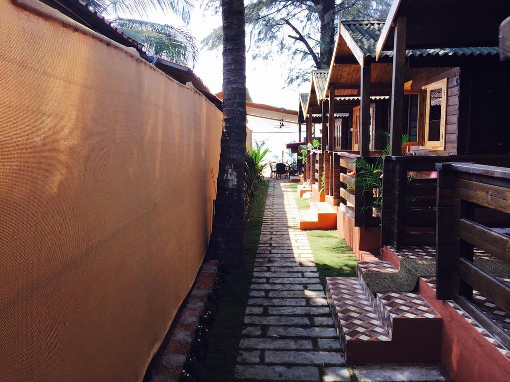 ราวนด์คิวบ์ แพตเนม Hotel Patnem Beach ภายนอก รูปภาพ