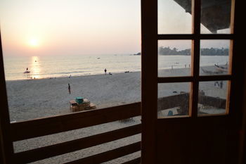 ราวนด์คิวบ์ แพตเนม Hotel Patnem Beach ภายนอก รูปภาพ